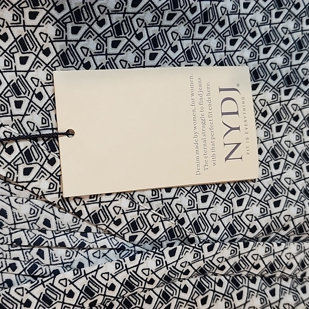 NYDJ Pintuck Blouse NWT Size XLarge - Picture 7 of 14